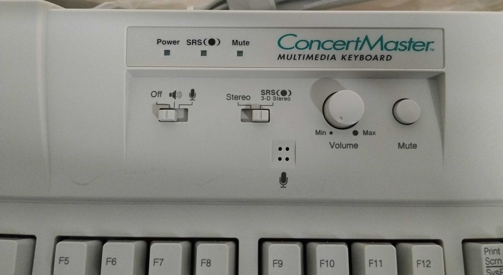 Teclado novo com colunas integradas - NMB Concert Master