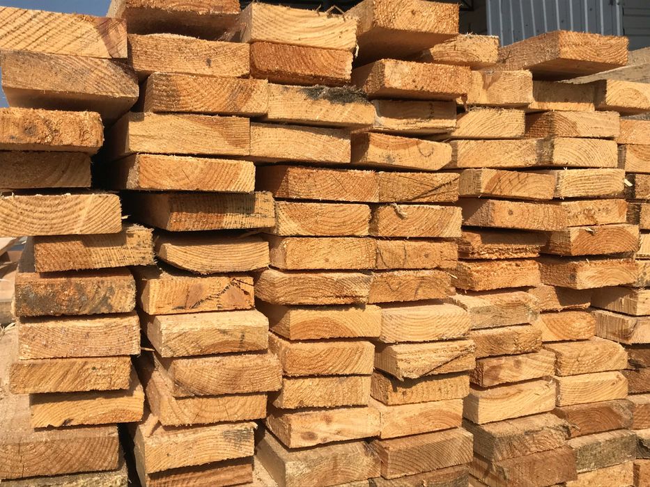 Пиломатериали з Закарпаття з сосни. Брус, дошка, рейка, доставка.