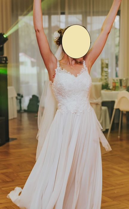 Skromna, lekka, romantyczna suknia ślubna – rozmiar 36