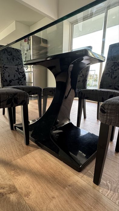 Mesa de vidro e 6 cadeiras