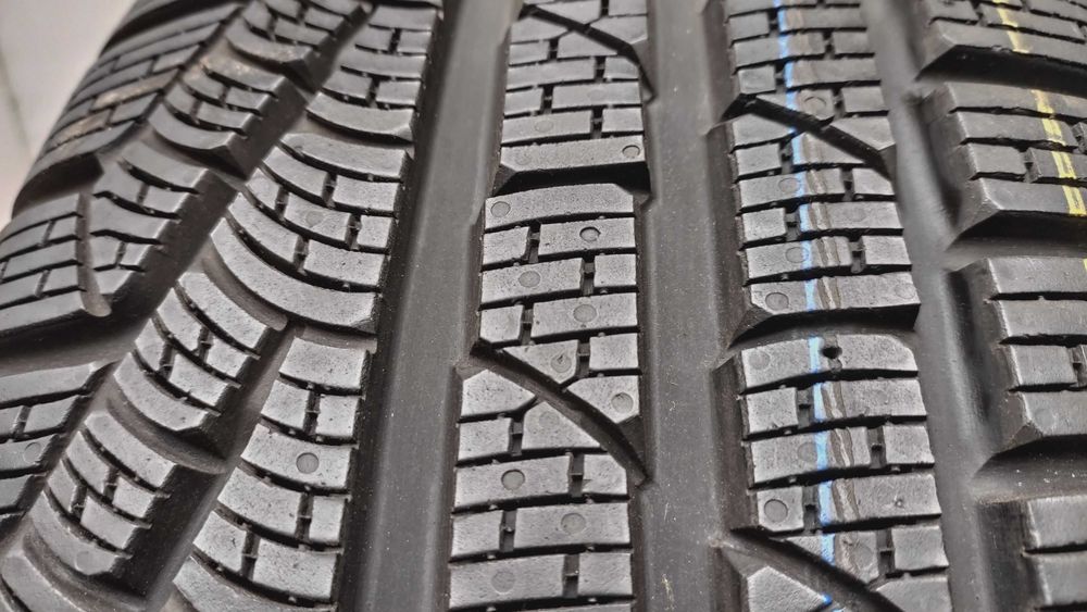 Шини 225/55R17. Pirelli. 99%. 2024p  RUN FLAT. Nokian