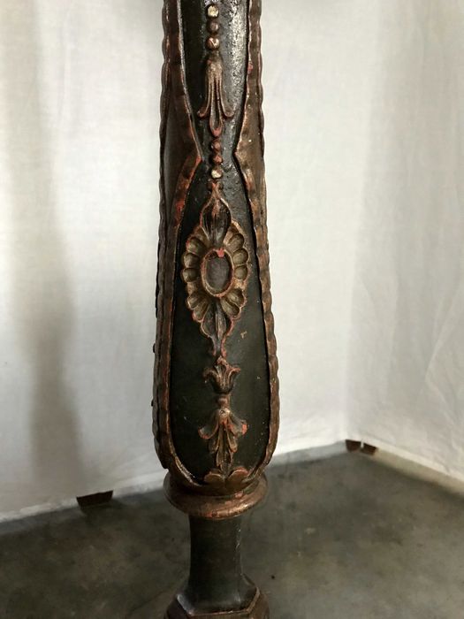 Candeeiro de pé antigo em Talha (adaptação de um castiçal de igreja)