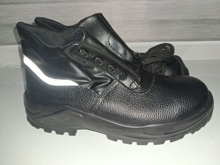 Новые, удобные  на шнурках