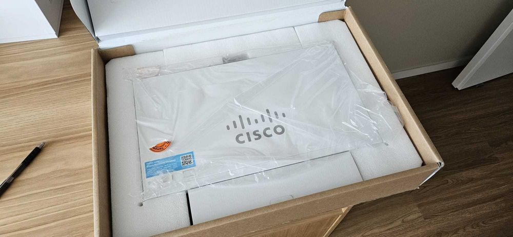Switch Cisco CBS220-48T-4G — 48 Portas Gigabit + 4 SFP — Novo
