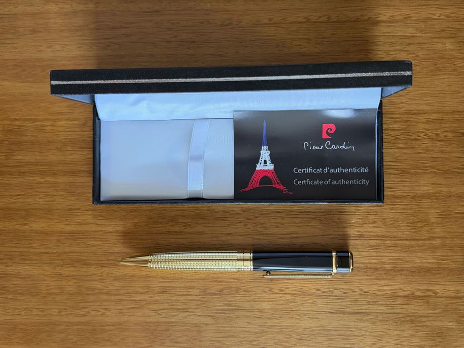 Caneta esferográfica Pierre Cardin - NOVA