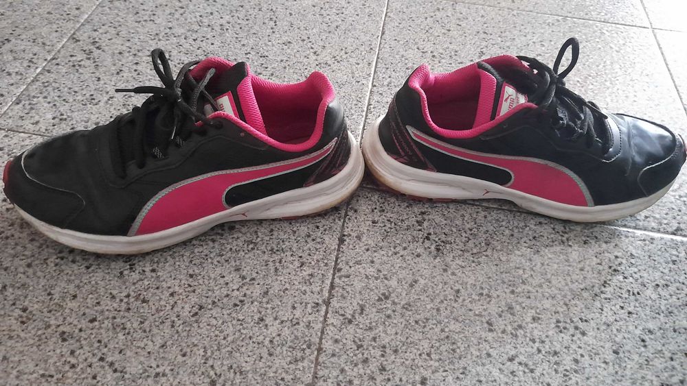 Ténis PUMA pretos e cor de rosa