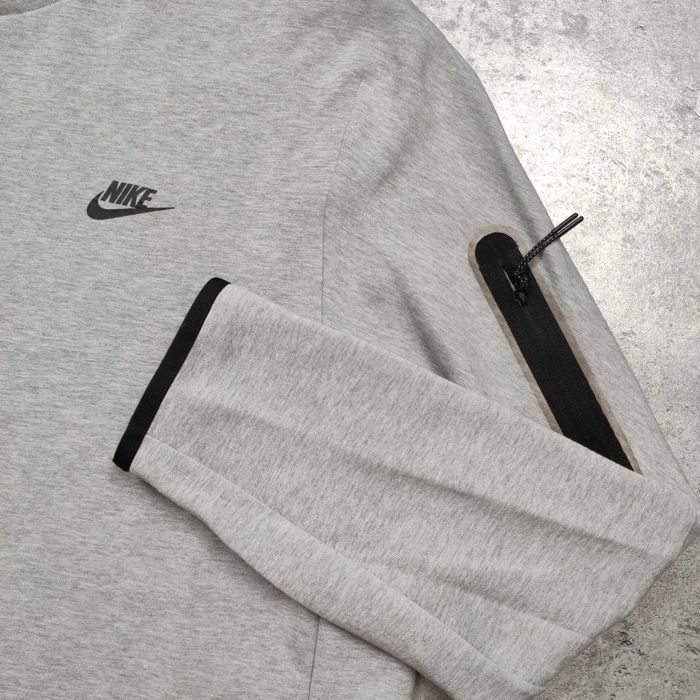 MĘSKA Bluza bez Kaptura PREMIUM Kieszonka Nike Tech Fleece Szara Logo