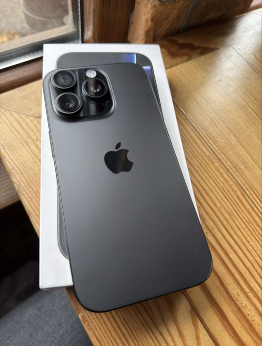 Продам iPhone 16 Pro