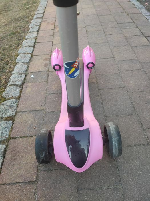Hulajnoga scooter grajaca para wodna świecąca