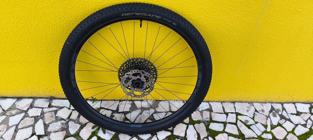 Roda traseira 29" DTSwiss 240+Notubes Crest MK4+DT Revolution