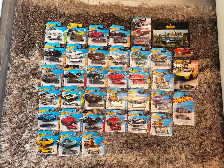 Sprzedam kolekcję Hot Wheels !!!UWAGA CENA 6 ZŁ  TO NIE ZA CALY ZESTAW!!!