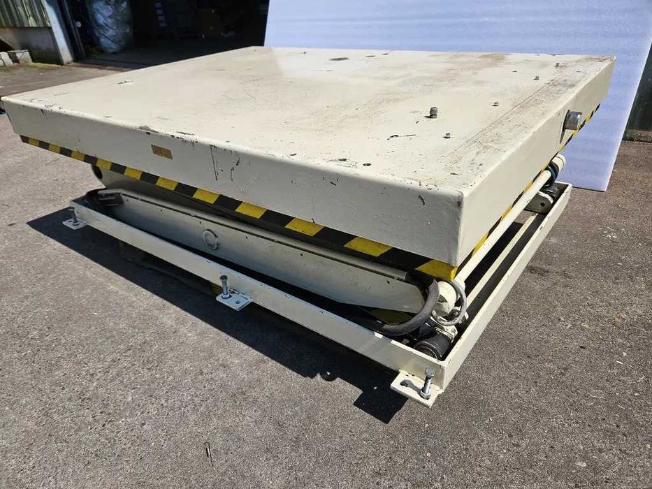 Plataforma Hidráulica para cais de carga  2T