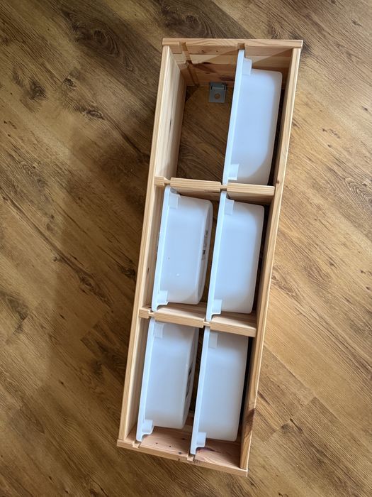 Polka z pojemnikami wiszaca ikea treofast