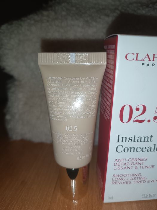 Новий консилер Clarins
