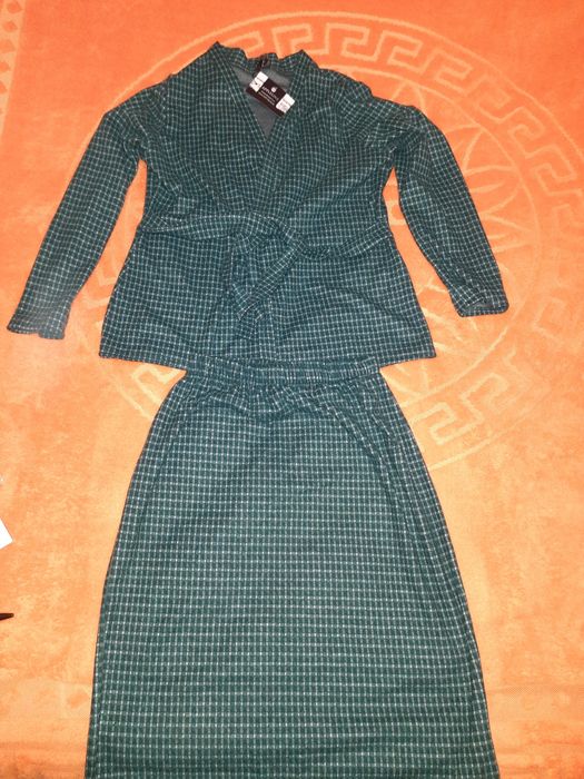 Жіночий осіньо- весняний  костюм