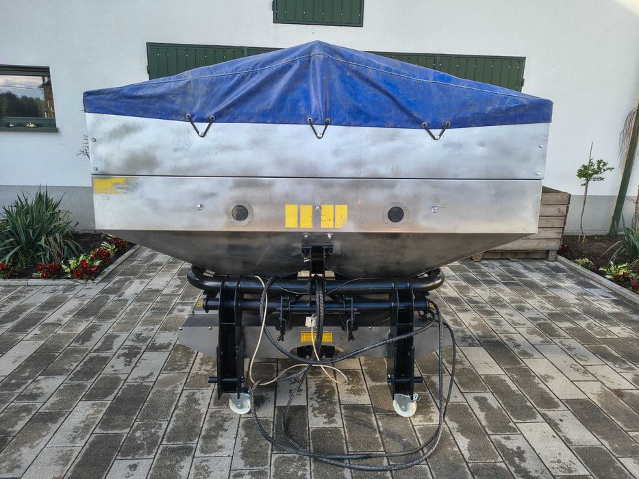 Rozsiewacz nawozu 2000kg
