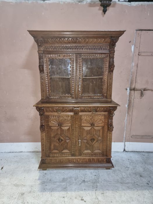 Antyczny Kredens eklektyczny rzeźbiony