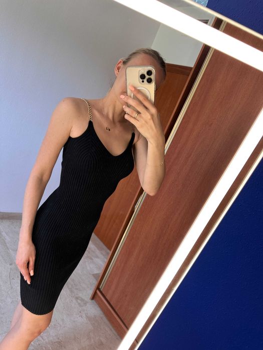 Трикотажна сукня по фігурі