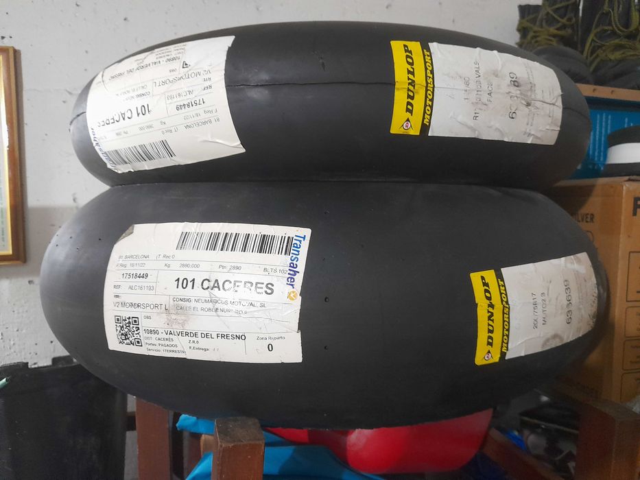 Dunlop slick  moto2 200 e KR 125