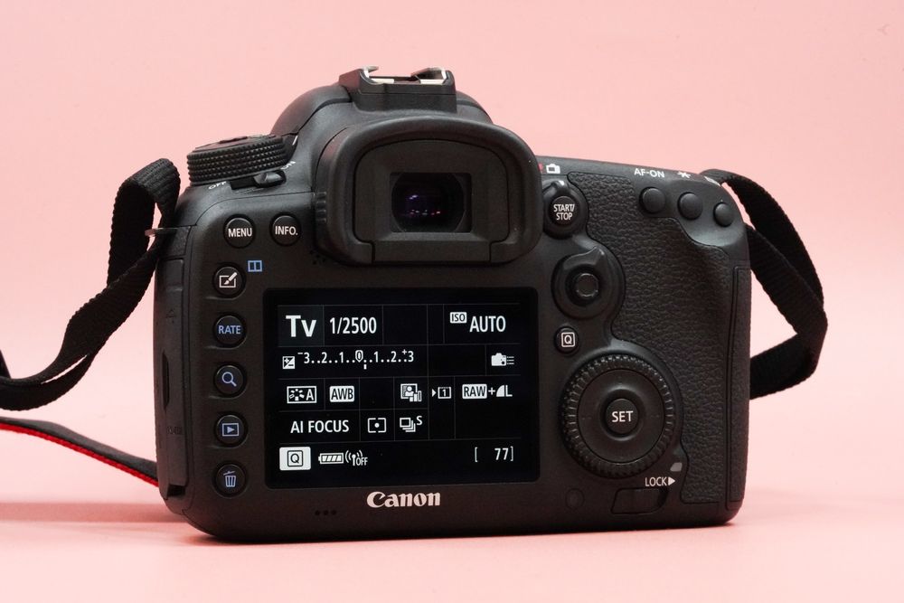 Фотоапарат Canon 7D mark II обєктив в подарунок