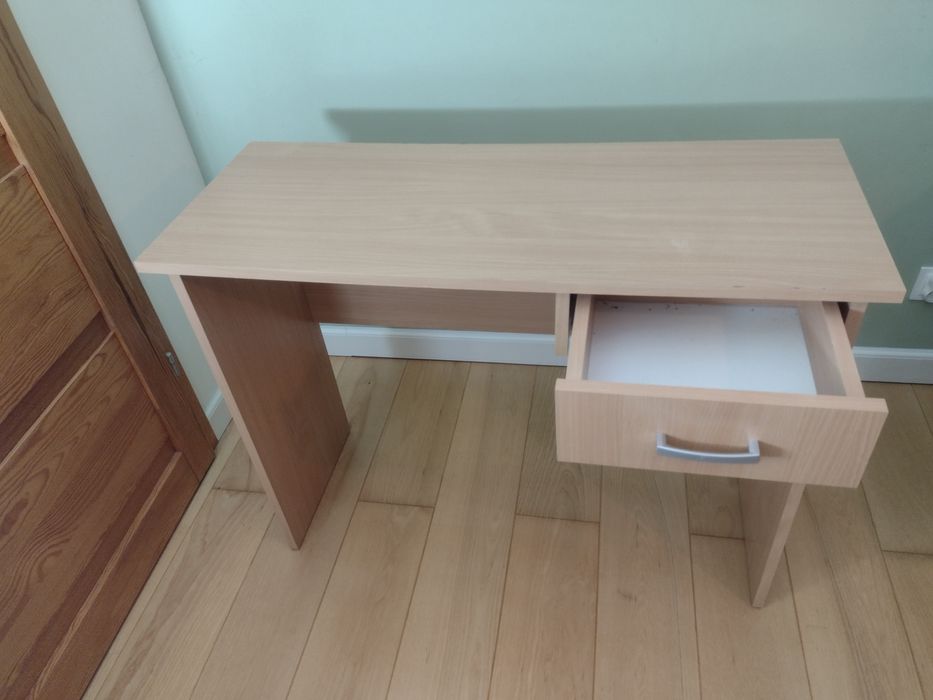 Biurko male w bardzo dobrym stanie