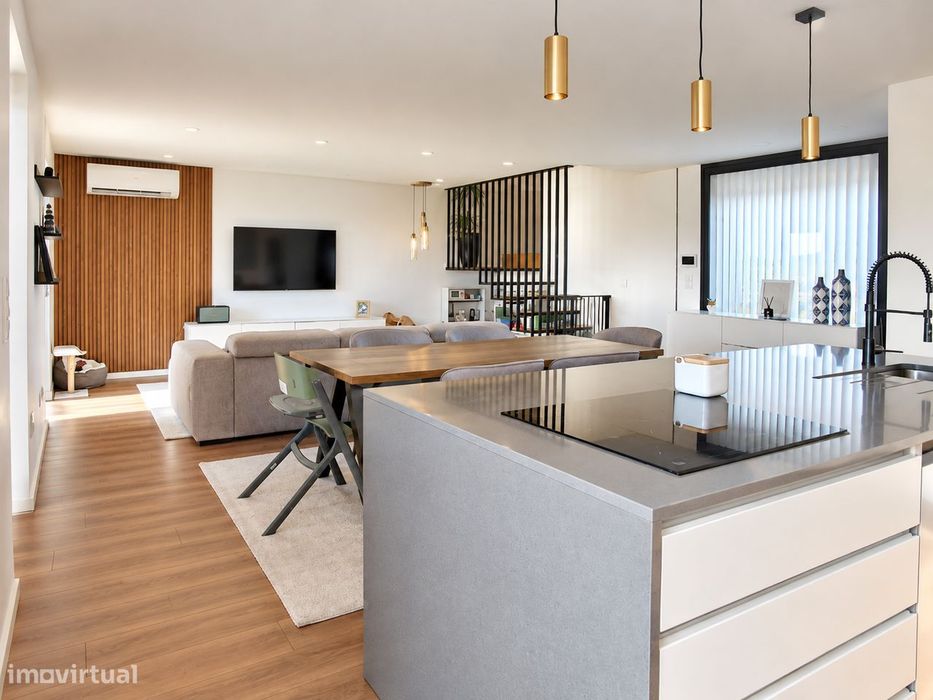 Moradia T3+1 com Jardim e Garagem em Vila Nova