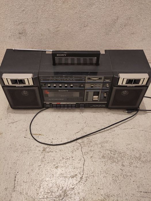 Rádio e leitor de cassetes Sony