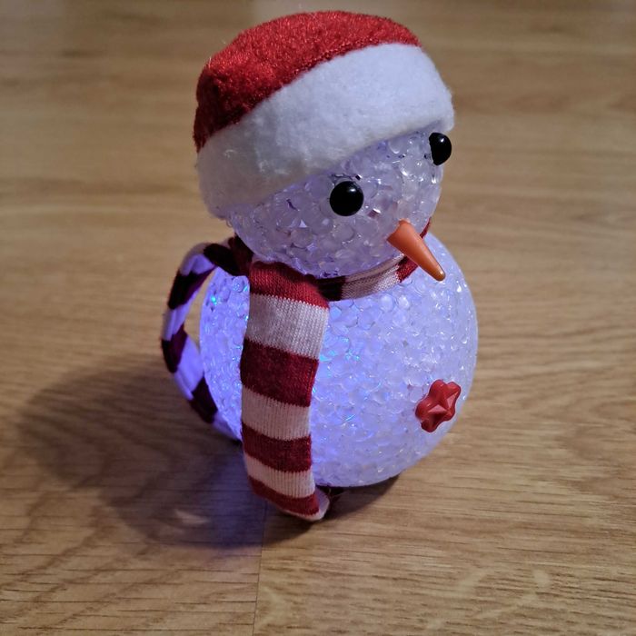 Bałwanek Led akrylowy święcący w różnych kolorach