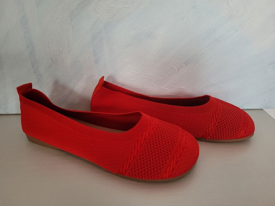 Nowe śliczne czerwone buty materiałowe roz  38,5