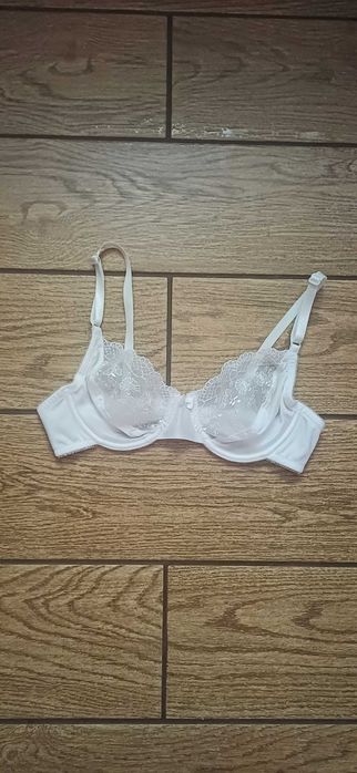 Biały elegancki biustonosz Vena w r. 70/85