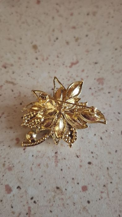 Broszka damska Nowa.