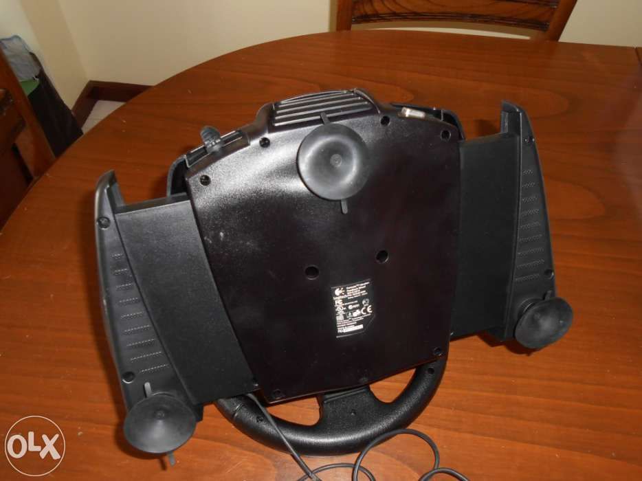 Volante e Pedais Logitec