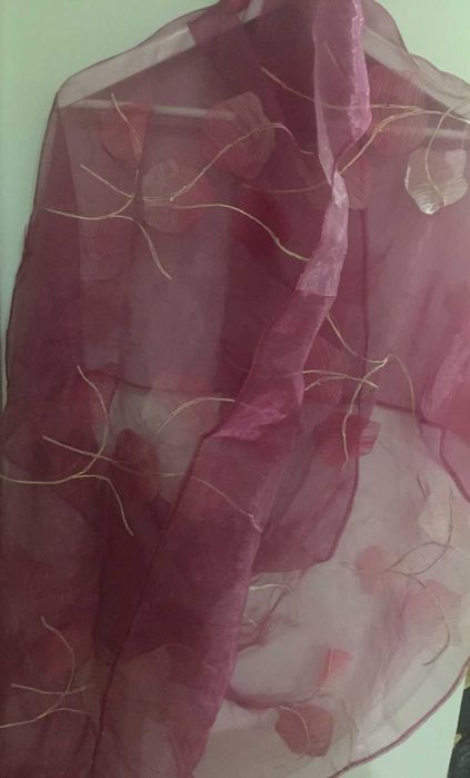 Echarpe rosa com flor