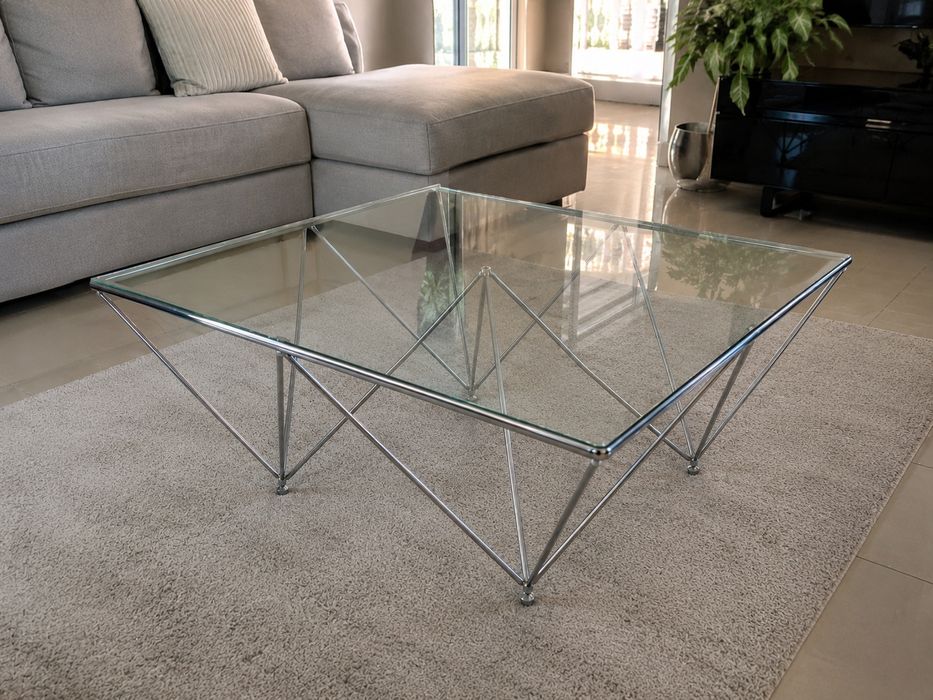 Mesa de centro "ALANDA"
dimensões: 36 x 100 x 100 cm. : 36 x 100 x 100 cm.