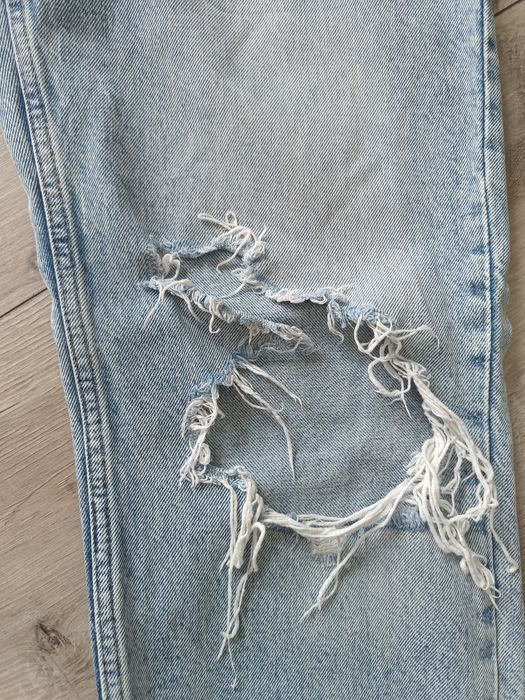 Jeansy boyfriend  dziurami  H&M r 36