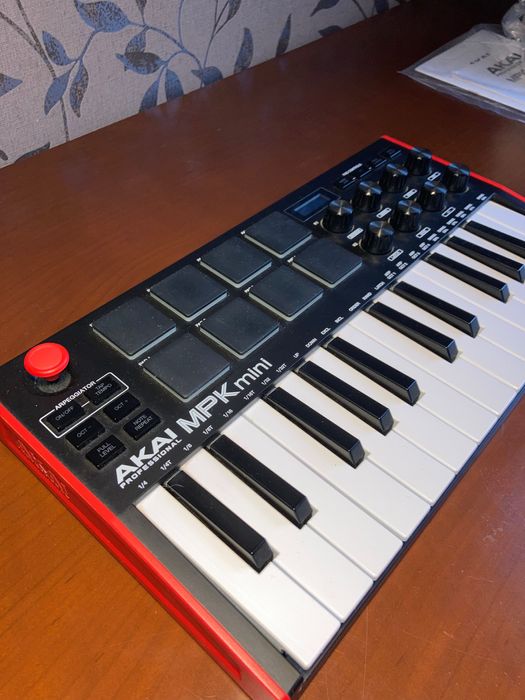 Міді-клавіатура Akai MPK MINI MK3
