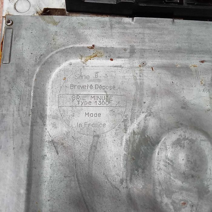 Tostadeira de 1300 wats, fabricada em França, e máquina para gaufres