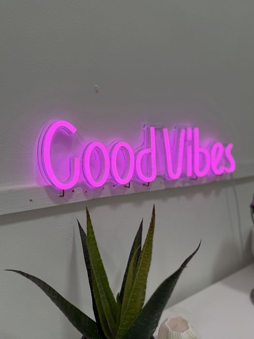 Luz led rosa good vibes