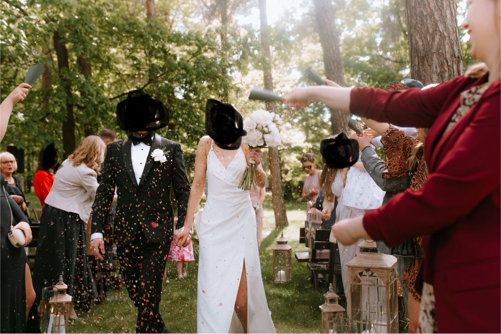 Suknia ślubna prosta odkryte plecy Madonna Agata Wojtkiewicz M