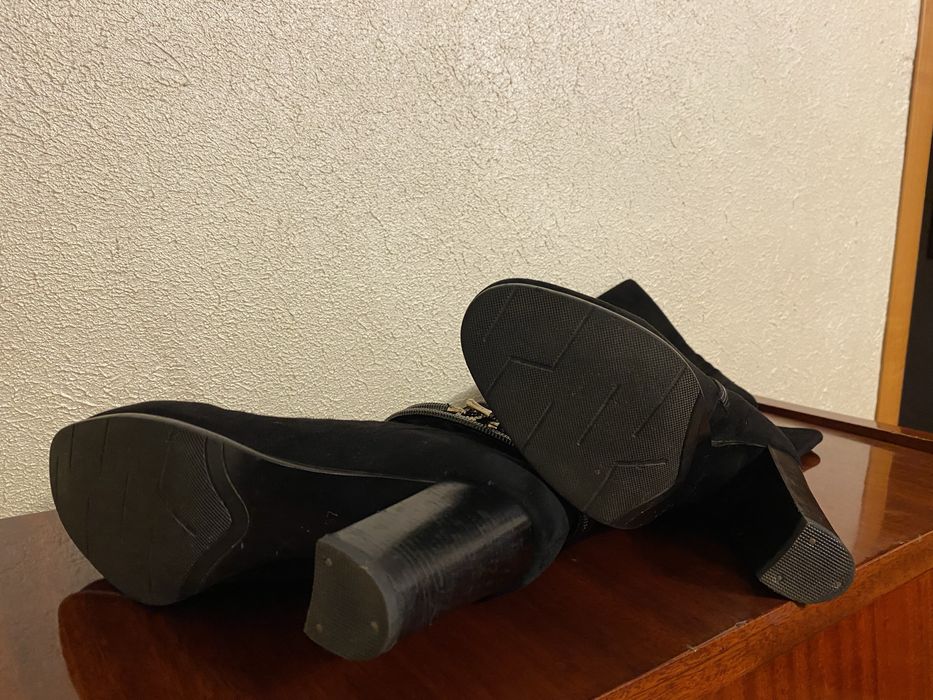 Замшеві чобітки