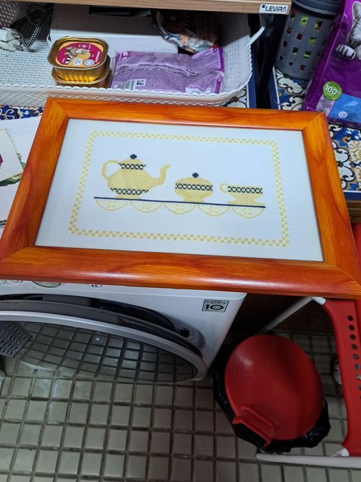 Vários quadros em ponto de cruz