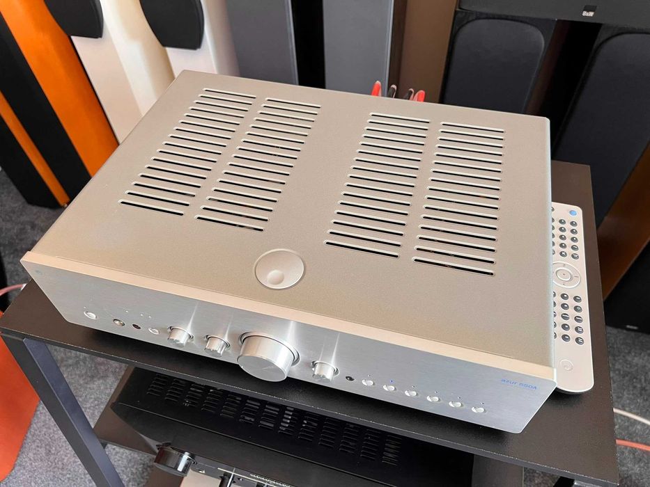 Wzmacniacz Cambridge Audio Azur 650