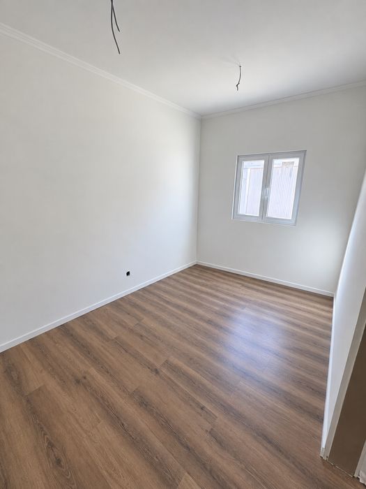 Casa pré-fabricada moderna, ainda em construção