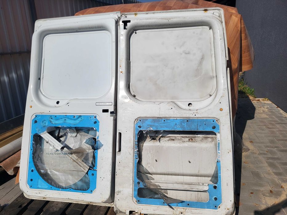 Задні двері  Ford Transit