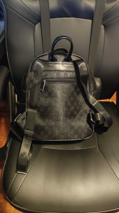 Mochila Preta Unisex - Como nova