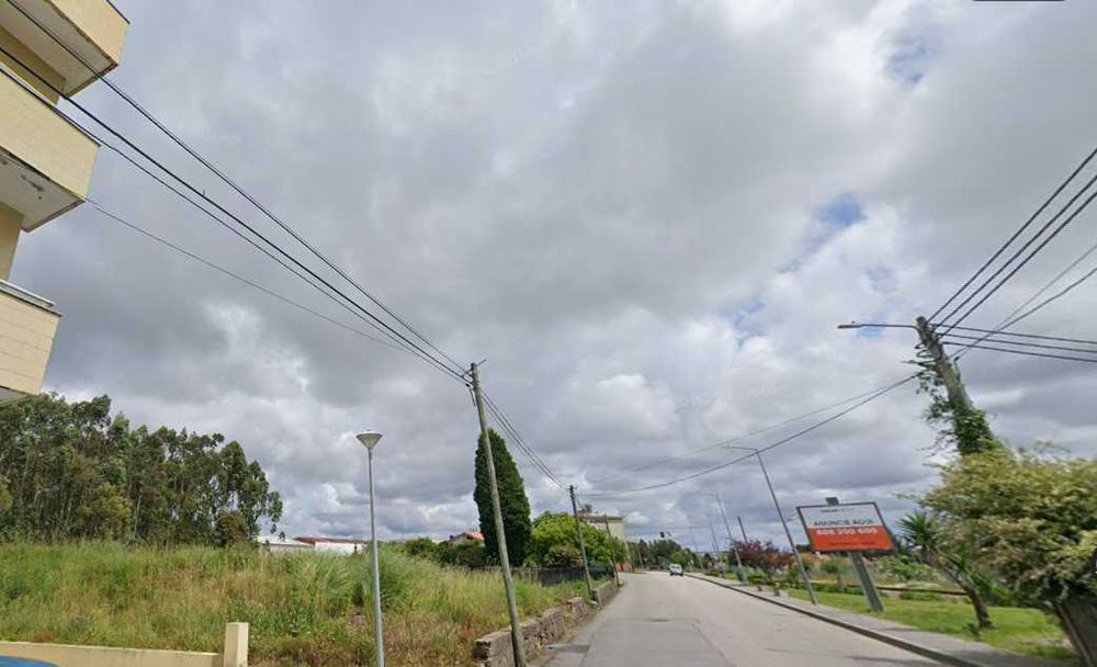 Terreno na Rua Peso para investimento em São Paio de Oleiros, concelho de Santa Maria da Feira.