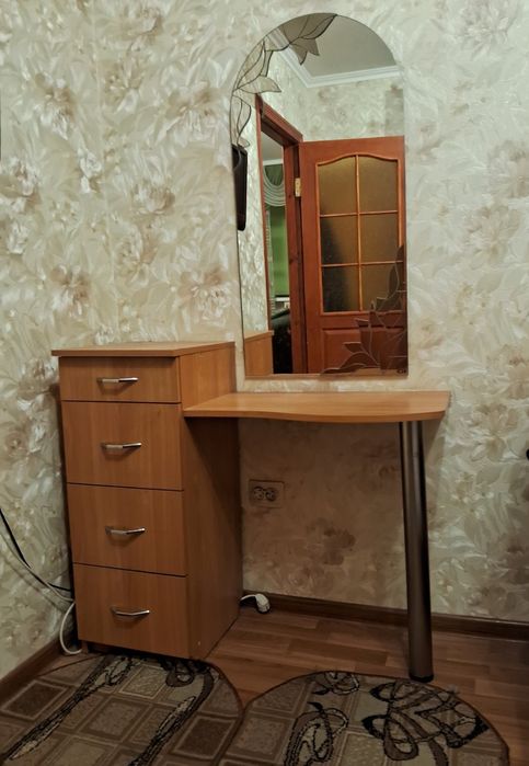 Продається туалетний столик