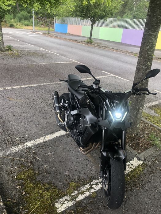 Yamaha MT 09 Akrapovic Carbon [Possível Financiamento]