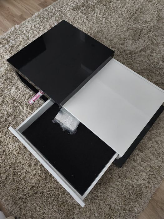 Mesa centro Jom  branco e preto