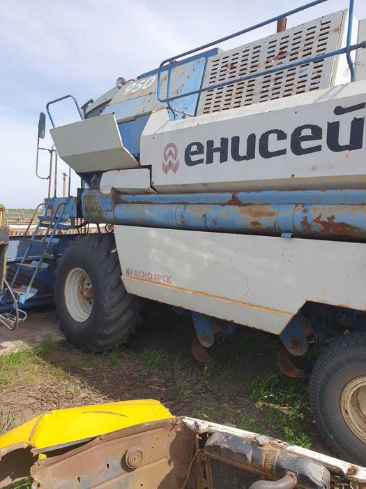 Комбайн Єнісей 950